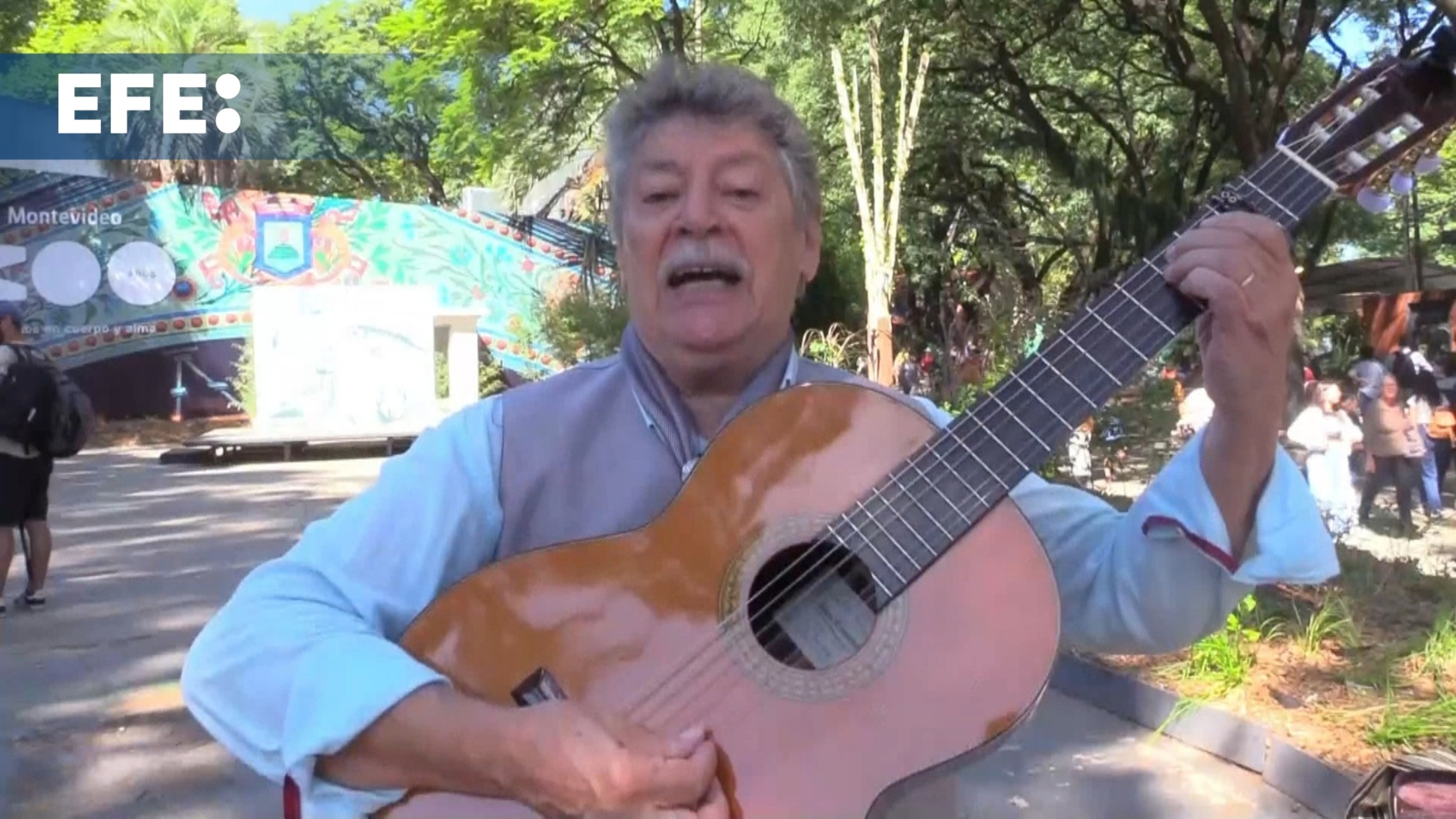 La guitarra del payador  Lopecito  pone ritmo a la Semana Criolla en Uruguay